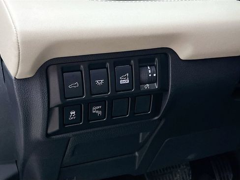 Used 2022 Subaru Ascent Touring AWD/4WD image 10