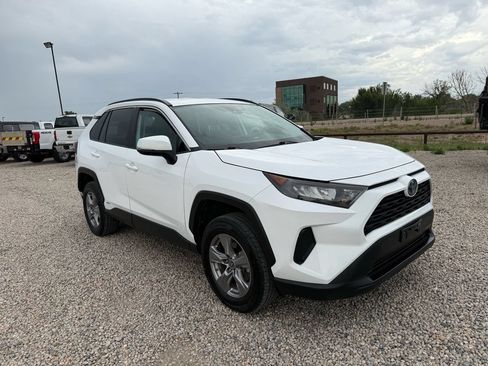 Used 2022 Toyota RAV4 LE AWD/4WD image 1