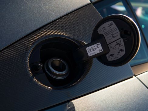 Used 2020 Audi R8 V10 w/ Carbon Exterior Package image 31