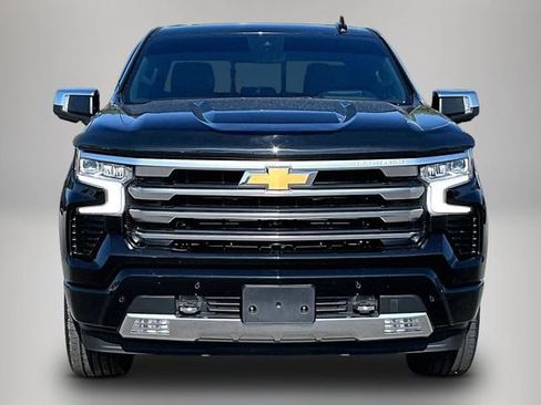 Used 2024 Chevrolet Silverado 1500 High Country w/ High Country Premium Package AWD/4WD image 3