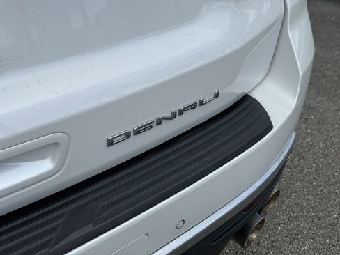 Used 2022 GMC Yukon Denali image 12