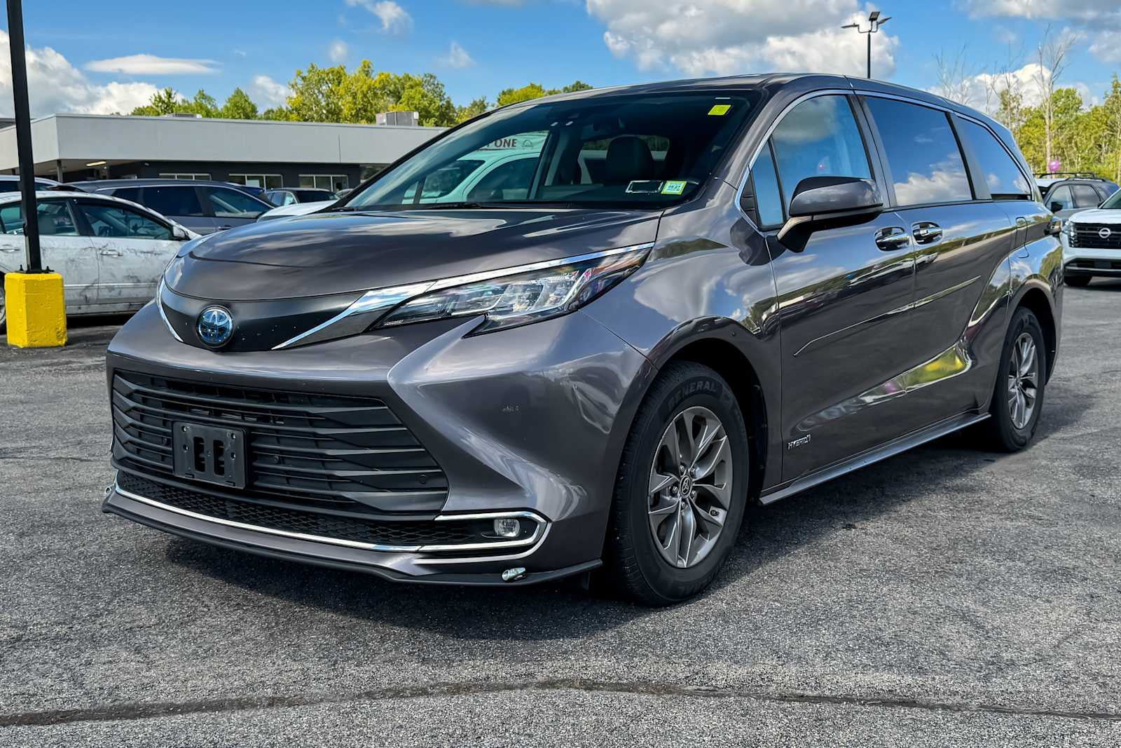 Used 2021 Toyota Sienna XLE FWD image 6