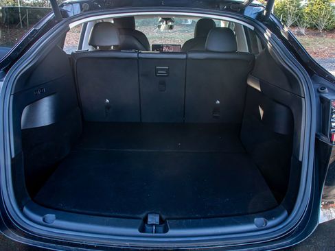 Used 2022 Tesla Model Y Long Range image 18