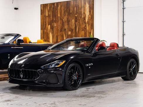 Used 2018 Maserati GranTurismo Sport image 2