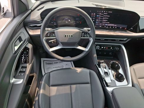 Certified 2025 Audi Q5 Premium w/ Convenience Package AWD/4WD image 11