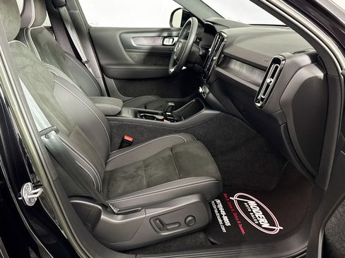Used 2023 Volvo XC40 Recharge Plus AWD/4WD image 33