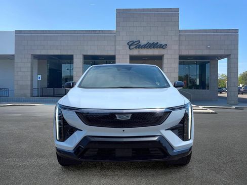 New 2027 Cadillac Optiq Sport w/ LPO, Floor Liner Package AWD/4WD image 2