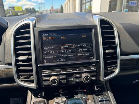 Used 2011 Porsche Cayenne AWD/4WD image 7