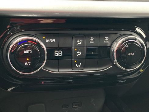 Used 2025 Chevrolet Trax LT image 19