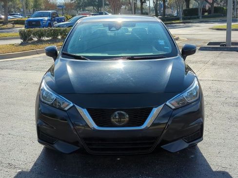Used 2021 Nissan Versa SV image 2