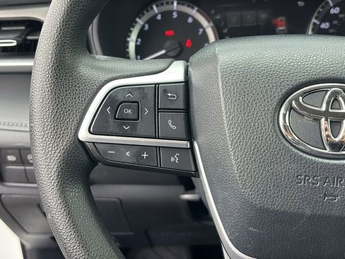 Used 2023 Toyota Highlander L image 17