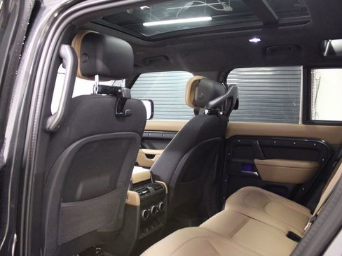Used 2025 Land Rover Defender 110 V8 image 36