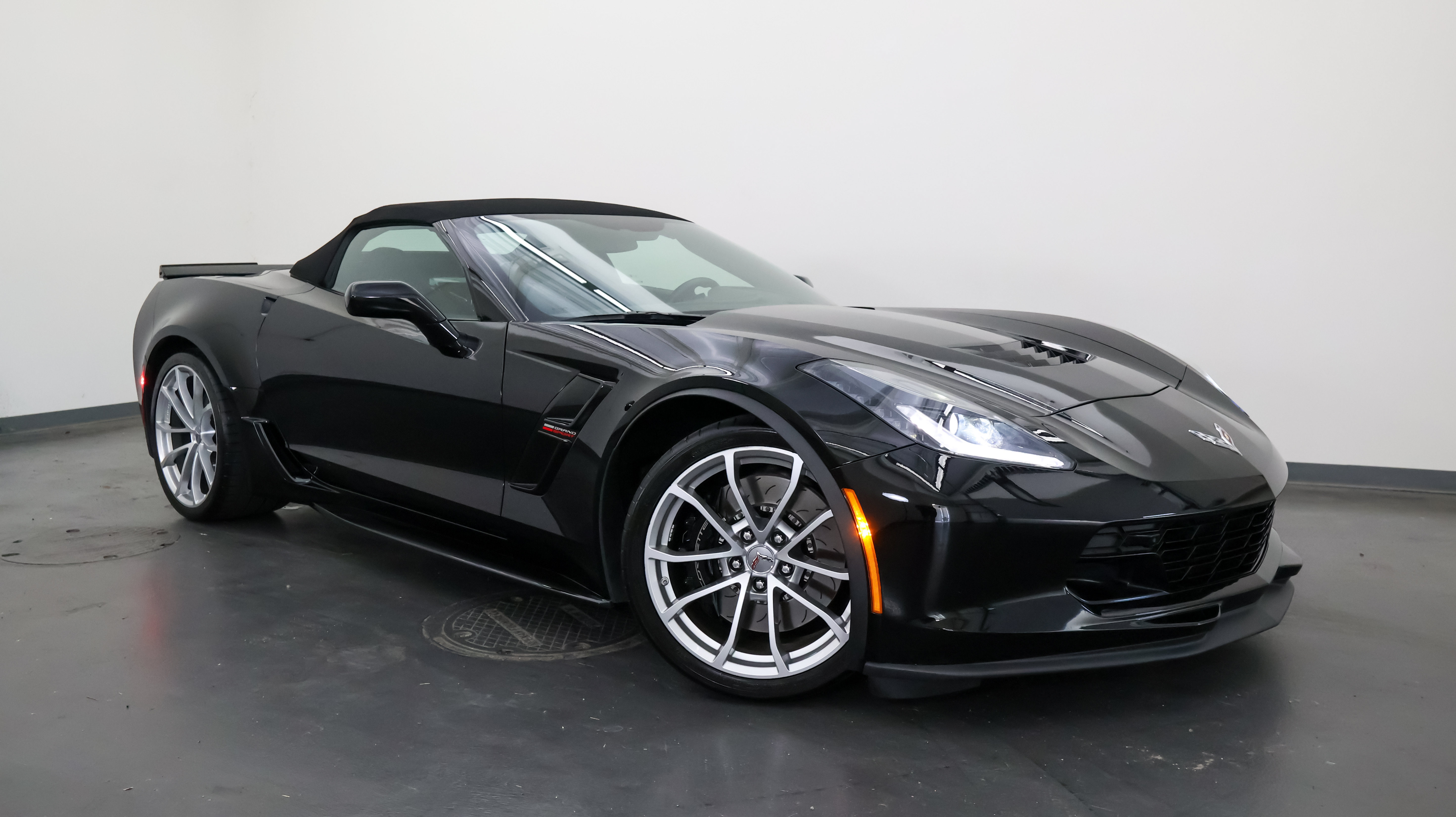 Used 2019 Chevrolet Corvette Grand Sport RWD image 2