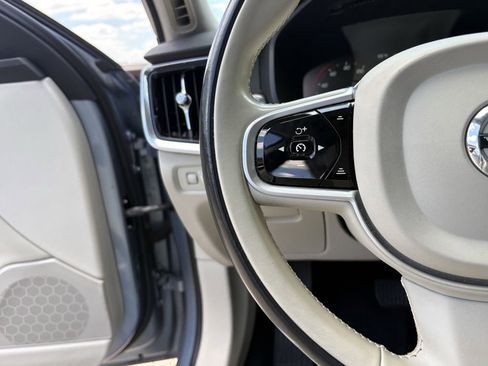 Used 2018 Volvo S90 T5 Momentum w/ Convenience Package FWD image 16
