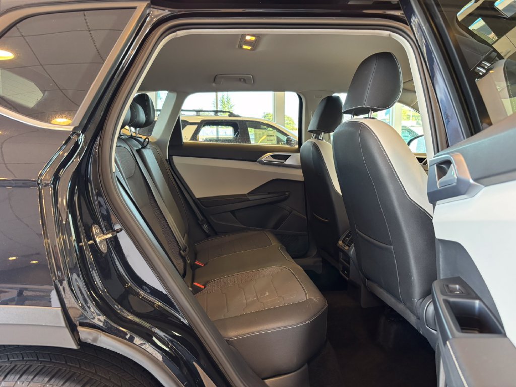 Used 2025 Volkswagen Taos SE AWD/4WD image 26