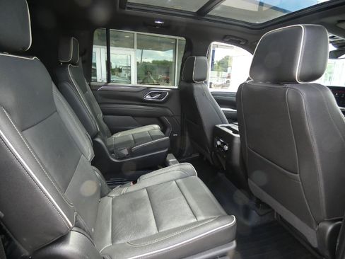 Used 2023 GMC Yukon XL SLT AWD/4WD image 17