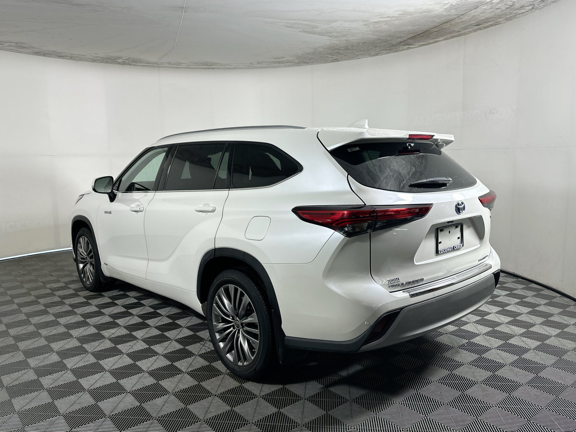 Used 2020 Toyota Highlander Platinum AWD/4WD image 5