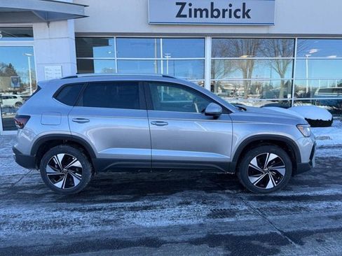 New 2026 Volkswagen Taos SE AWD/4WD image 2