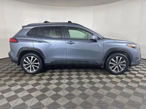 Used 2023 Toyota Corolla Cross XLE image 2