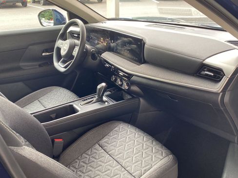 Certified 2025 Nissan Kicks SV AWD/4WD image 24