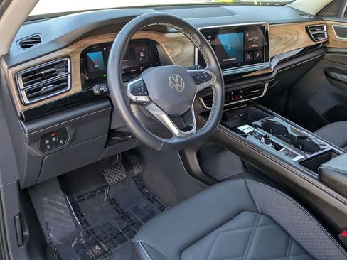 Used 2024 Volkswagen Atlas SE image 14