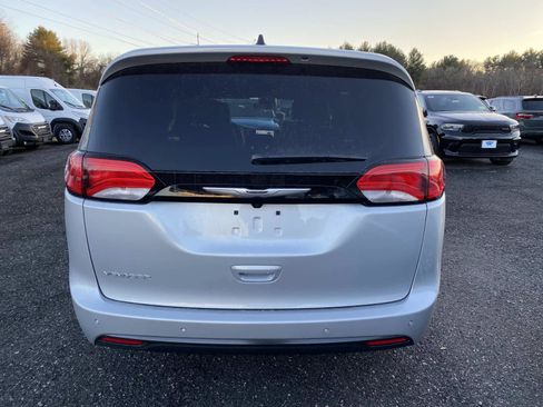 New 2026 Chrysler Voyager LX image 4