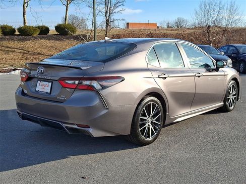 Used 2022 Toyota Camry SE image 6
