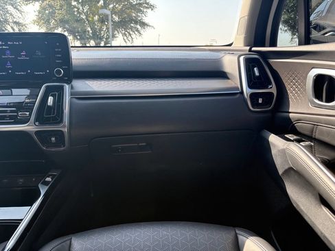 Used 2023 Kia Sorento SX AWD/4WD image 9