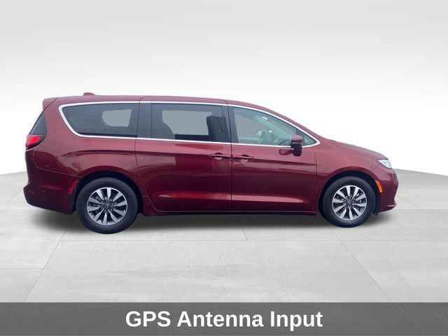 Used 2022 Chrysler Pacifica Touring-L w/ Uconnect Theater Family Group FWD image 7