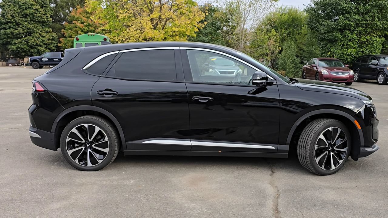 New 2025 VinFast VF 8 Plus AWD/4WD image 9