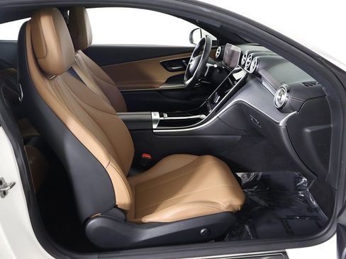 Used 2025 Mercedes-Benz CLE 300 4MATIC Coupe image 32