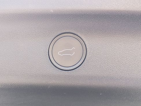 Used 2023 Tesla Model Y Performance image 14