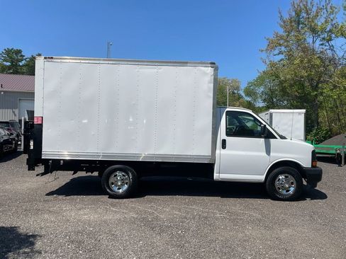 Used 2017 Chevrolet Express 3500 RWD image 4