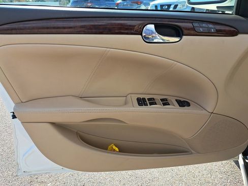 Used 2010 Buick Lucerne CXL image 12