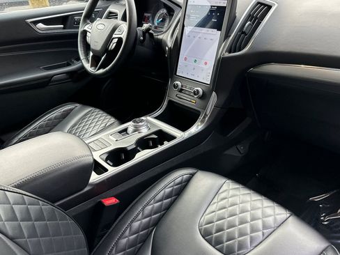 Used 2024 Ford Edge Titanium image 18