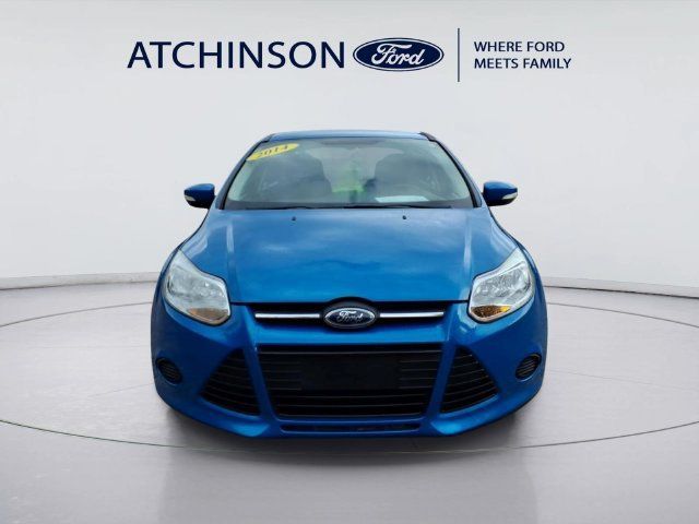 Used 2014 Ford Focus SE w/ SE Winter Package FWD image 2