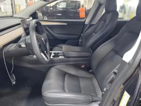 Used 2024 Tesla Model Y Long Range AWD/4WD image 2