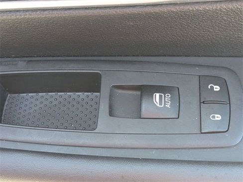 Used 2023 Chrysler Pacifica Touring-L w/ S Appearance Package image 30