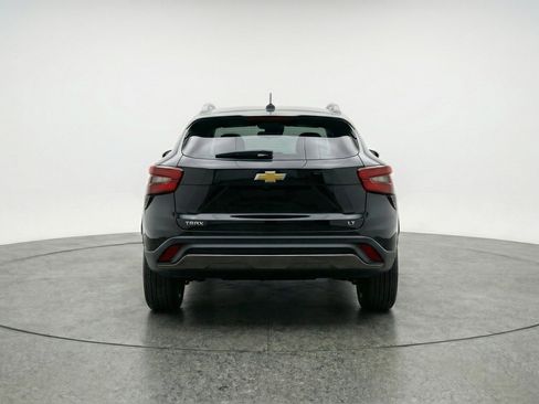 Used 2025 Chevrolet Trax LT FWD image 7