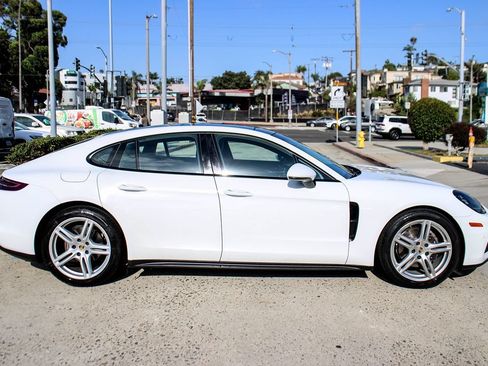 Used 2020 Porsche Panamera image 7