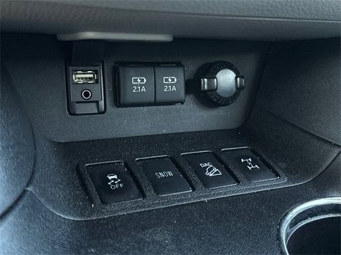 Used 2017 Toyota Highlander XLE image 25