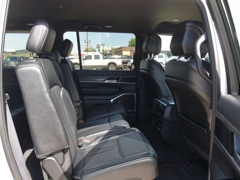 Used 2024 Jeep Wagoneer L Series II w/ Flexible Seating Group AWD/4WD image 36