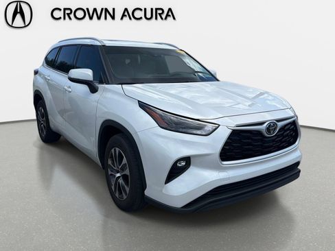 Used 2022 Toyota Highlander XLE image 7