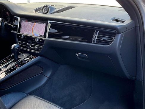 Certified 2023 Porsche Macan AWD/4WD image 19