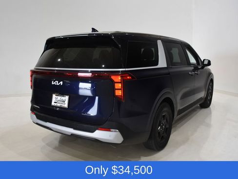 Used 2025 Kia Carnival FWD image 4