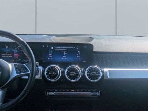 Used 2025 Mercedes-Benz GLB 250 image 19