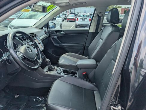 Used 2018 Volkswagen Tiguan SE w/ Panoramic Sunroof Package AWD/4WD image 15