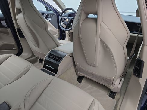 Certified 2026 Porsche Panamera image 13