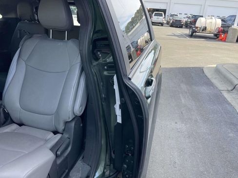 Used 2025 Toyota Sienna XLE image 21