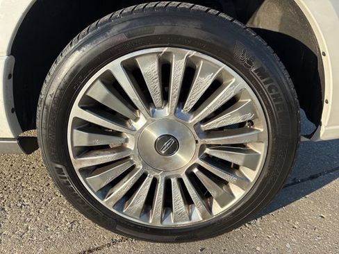 Used 2016 Lincoln Navigator Reserve image 14